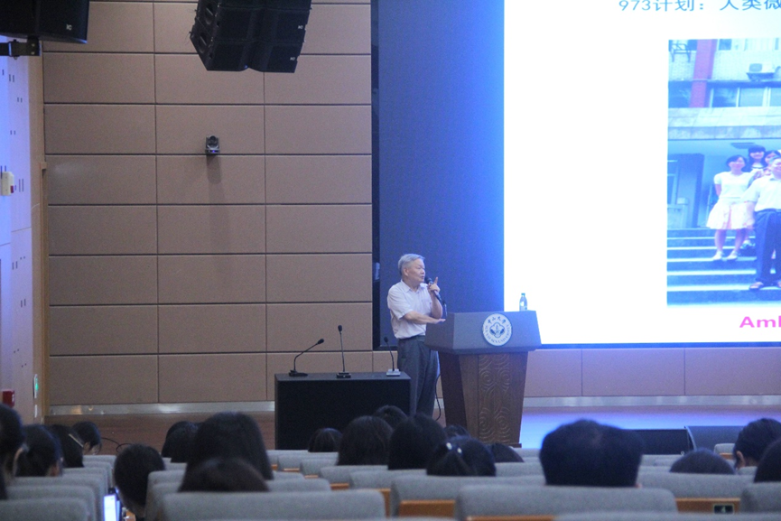 屈良鹄教授讲座现场